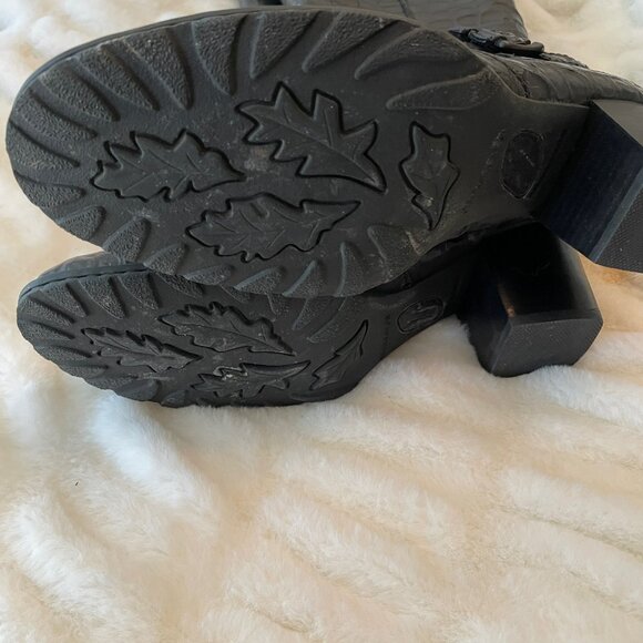 boots - Picture 2 of 6